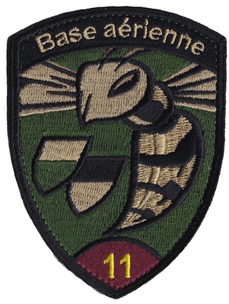 Bild von Base aérienne 11 violett mit Klett Badge 